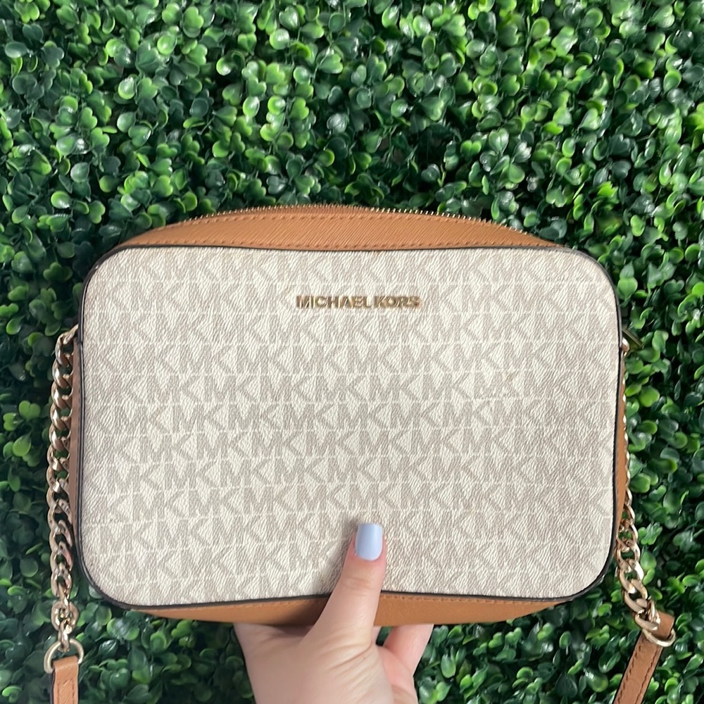 Michael Kors crossbody! Barely used! Tan/Cream